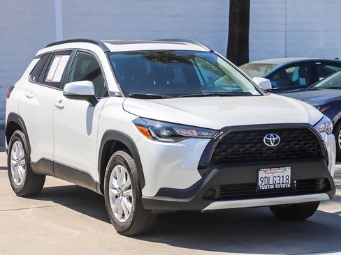 Certified 2022 Toyota Corolla Cross LE w/ Moonroof Package FWD image 3