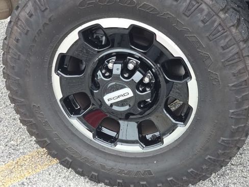 Used 2026 Ford F250 Platinum w/ Tremor Off-Road Package AWD/4WD image 14