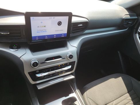 Used 2021 Ford Explorer XLT image 23