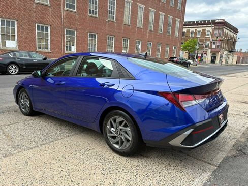 Used 2024 Hyundai Elantra SEL FWD image 5