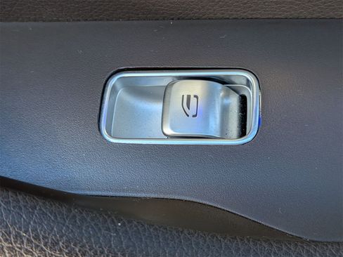 Used 2020 Mercedes-Benz GLS 450 4MATIC image 40