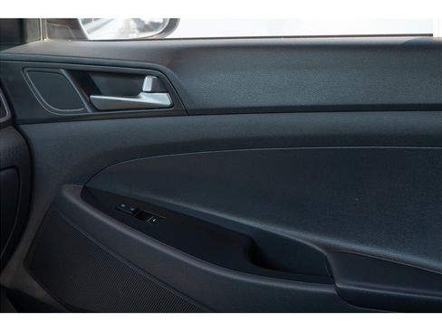Used 2016 Hyundai Tucson Limited w/ Option Group 03 FWD image 16