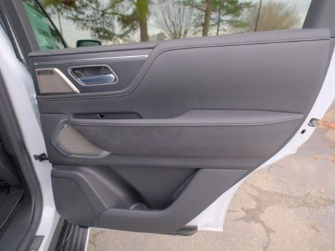 New 2025 INFINITI QX80 Sensory image 16