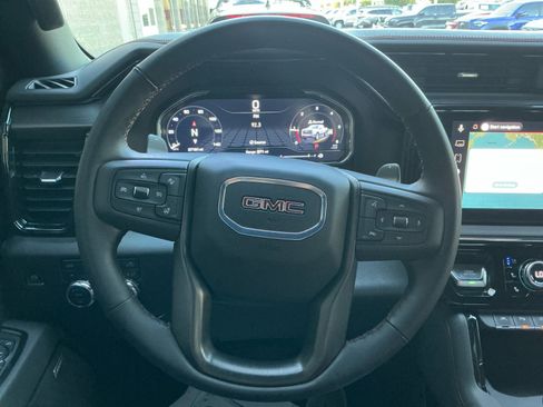 Used 2025 GMC Sierra 1500 AT4 w/ Technology Package AWD/4WD image 9