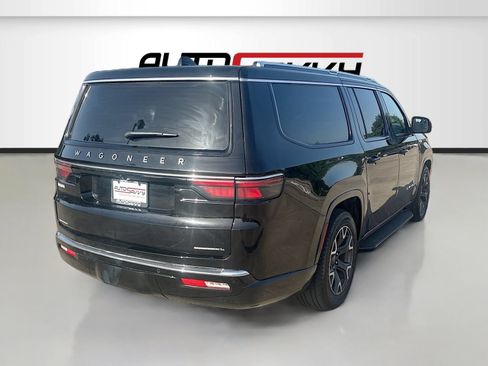 Used 2023 Jeep Wagoneer L Series III w/ Preferred Equipment Group AWD/4WD image 7