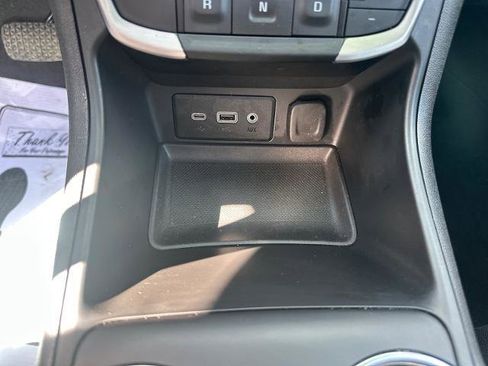 Used 2024 GMC Terrain SLE w/ Driver Convenience Package FWD image 15