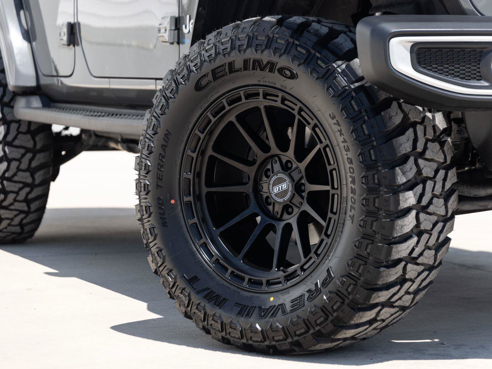 Used 2023 Jeep Wrangler Unlimited Sahara AWD/4WD image 3