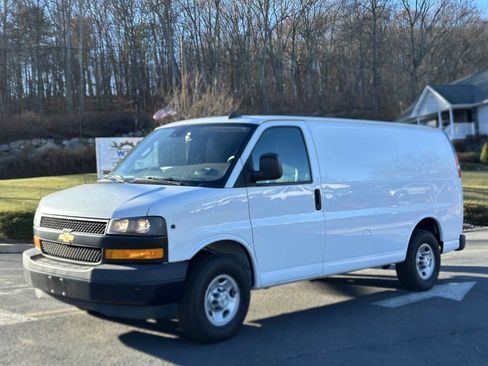 Used 2019 Chevrolet Express 3500 w/ Driver Convenience Package image 3