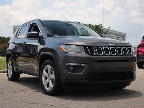 Used 2021 Jeep Compass Latitude FWD image 7