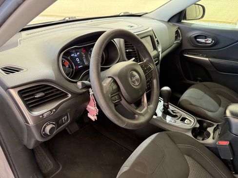 Used 2020 Jeep Cherokee Latitude FWD image 15