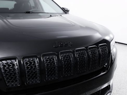 Used 2022 Jeep Cherokee Latitude AWD/4WD image 5