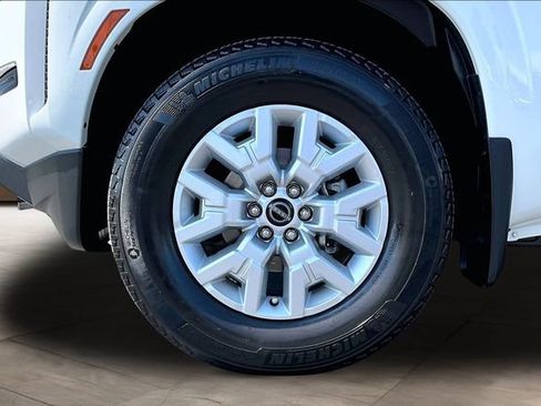Certified 2023 Nissan Frontier SV w/ Tow Package RWD image 33