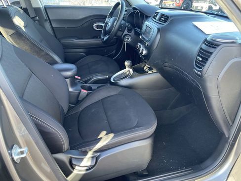 Used 2019 Kia Soul image 28
