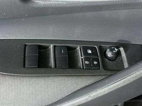 Used 2021 Toyota Corolla LE image 23