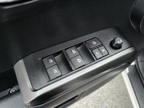 Used 2022 Toyota Tacoma TRD Off-Road image 18