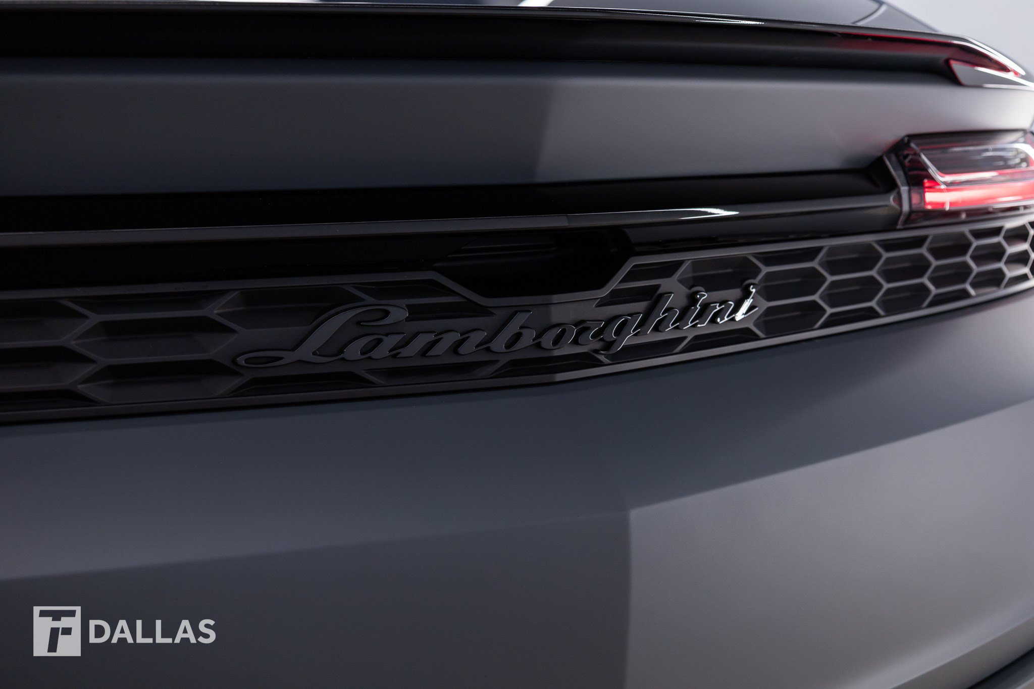 Used 2025 Lamborghini Urus SE AWD/4WD image 9