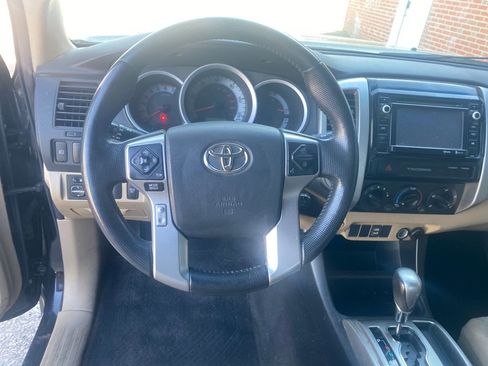 Used 2015 Toyota Tacoma 4x4 Access Cab V6 w/ SR5 Package image 15