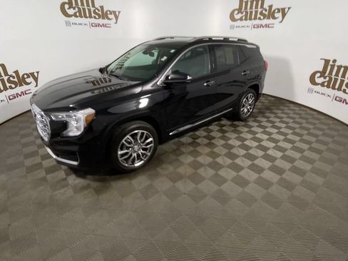 Used 2023 GMC Terrain Denali w/ Denali Premium Package AWD/4WD image 4