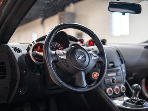Used 2014 Nissan 370Z Coupe RWD image 34