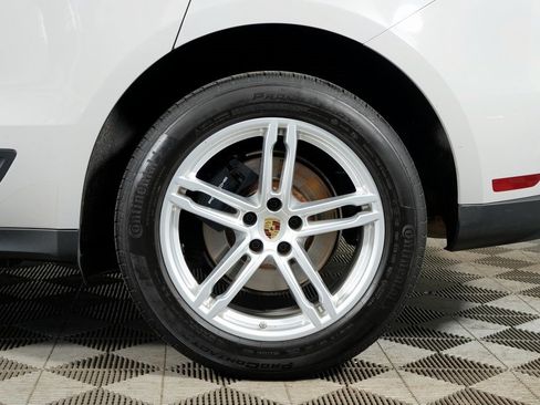 Used 2023 Porsche Macan Turbo image 38