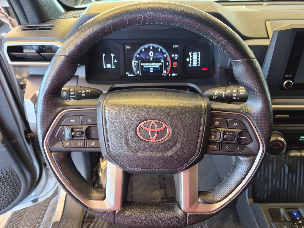 Used 2025 Toyota 4Runner SR5 AWD/4WD image 18