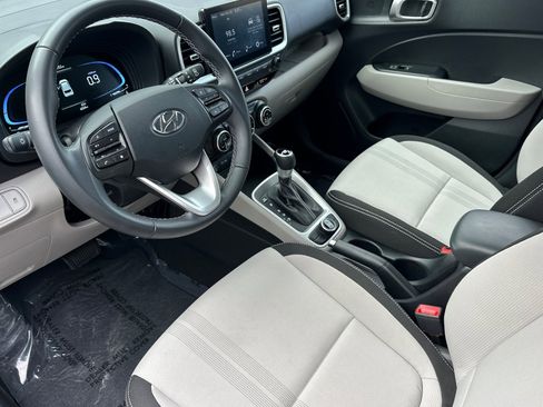 Used 2024 Hyundai Venue SEL image 10