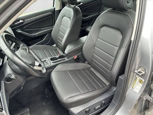 Used 2024 Volkswagen Jetta SE FWD image 12