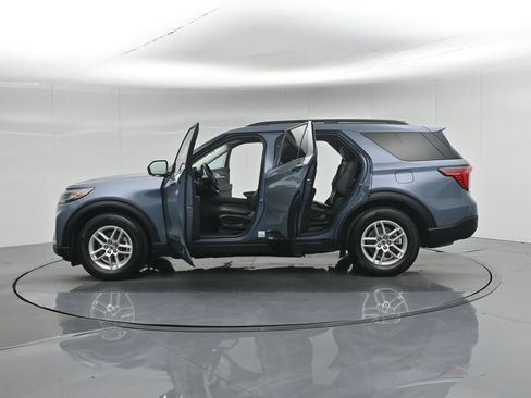 Used 2025 Ford Explorer Active w/ Active Comfort Package RWD image 38