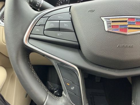 Used 2018 Cadillac XT5 Luxury image 36