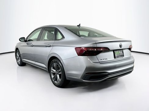 Used 2024 Volkswagen Jetta SE FWD image 5