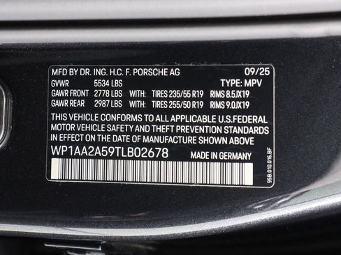 Certified 2026 Porsche Macan AWD/4WD image 19