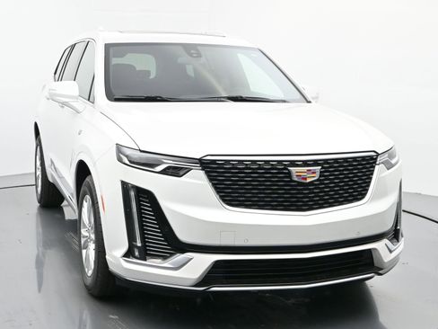 New 2025 Cadillac XT6 Luxury image 8