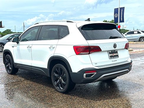 Used 2023 Volkswagen Taos SE w/ Panoramic Sunroof Package FWD image 6