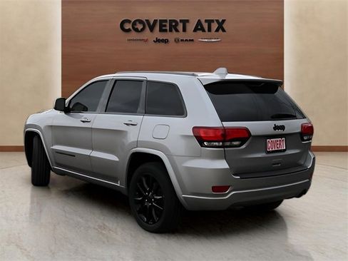Used 2018 Jeep Grand Cherokee Altitude image 3