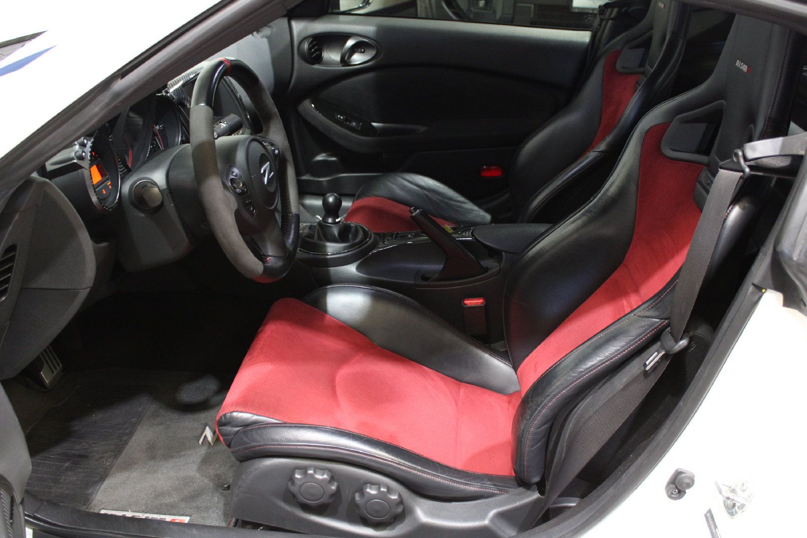 Used 2019 Nissan 370Z NISMO RWD image 23