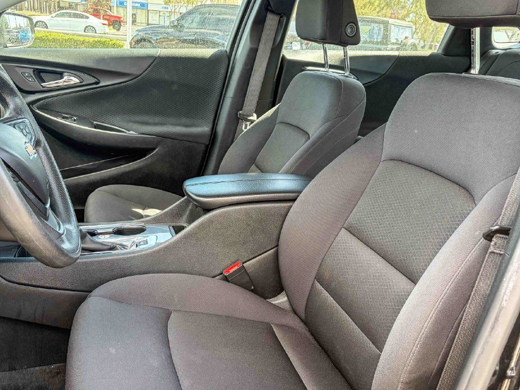 Used 2025 Chevrolet Malibu LT FWD image 9