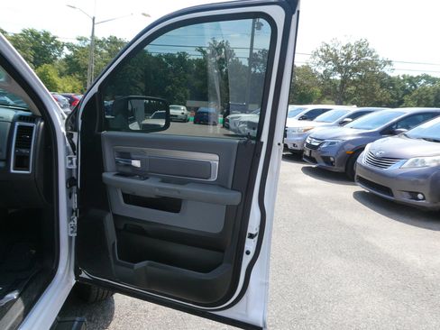 Used 2019 RAM 1500 Classic SLT AWD/4WD image 21
