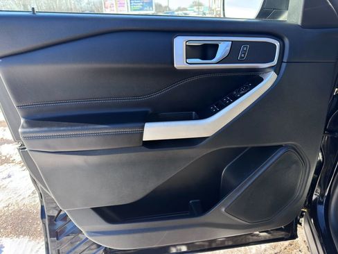 Used 2021 Ford Explorer XLT w/ Equipment Group 202A image 10