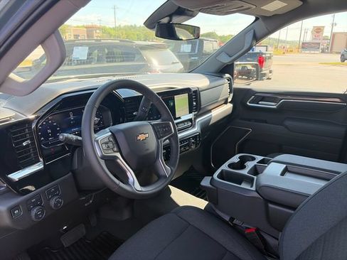 Used 2025 Chevrolet Silverado 1500 LT AWD/4WD image 31