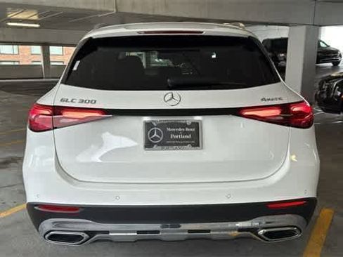 Used 2025 Mercedes-Benz GLC 300 4MATIC image 7