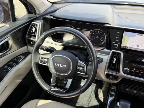 Certified 2022 Kia Sorento S FWD image 15