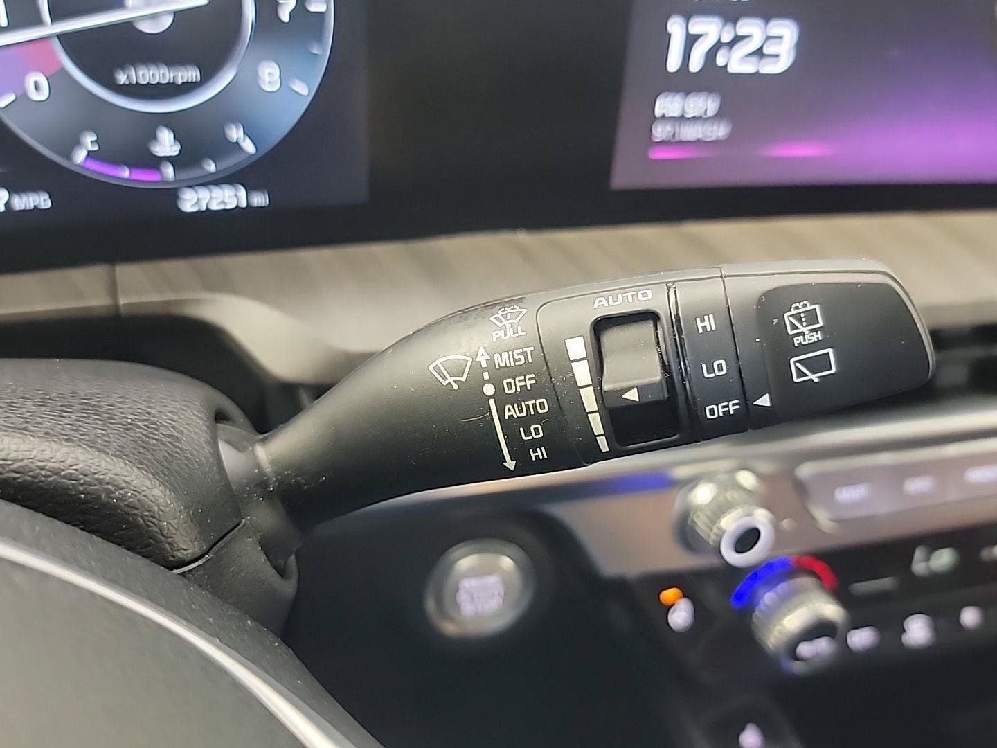 Certified 2023 Kia Telluride SX Prestige AWD/4WD image 30