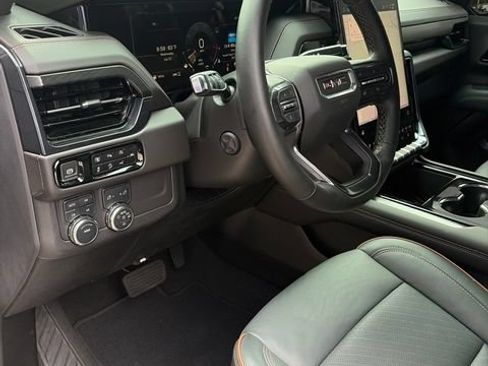 Used 2025 GMC Yukon AT4 AWD/4WD image 8