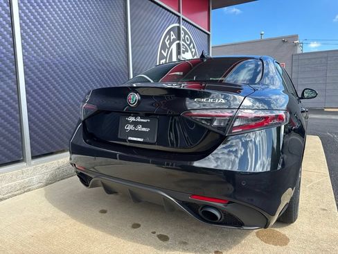 Used 2024 Alfa Romeo Giulia Veloce AWD/4WD image 7