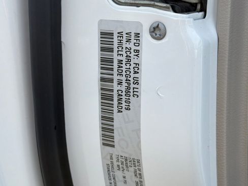 Used 2023 Chrysler Voyager LX image 29