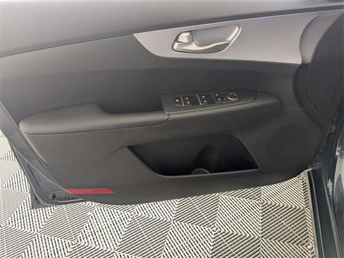 Used 2022 Kia Forte LXS w/ LXS Technology Package image 10