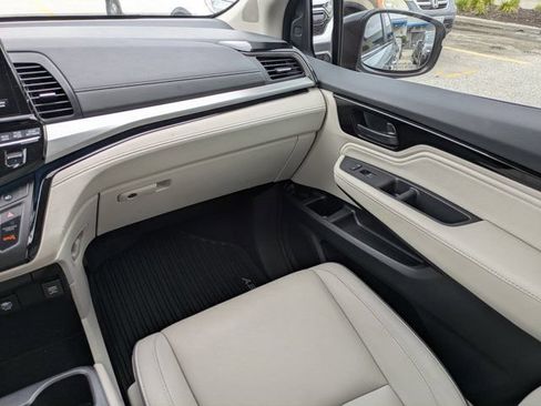 Certified 2025 Honda Odyssey Touring image 17
