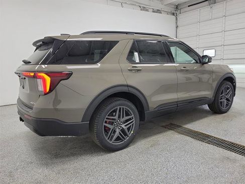New 2026 Ford Explorer ST-Line w/ ST-Line Street Pack AWD/4WD image 3