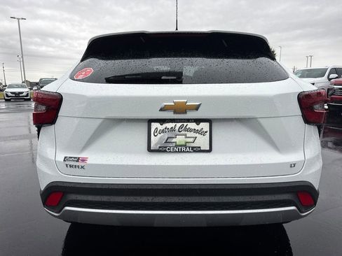 New 2026 Chevrolet Trax LT w/ LT Convenience Package FWD image 5