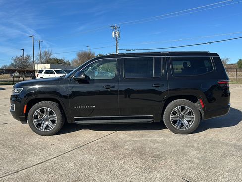 Used 2024 Jeep Wagoneer Series II w/ Flexible Seating Group image 5